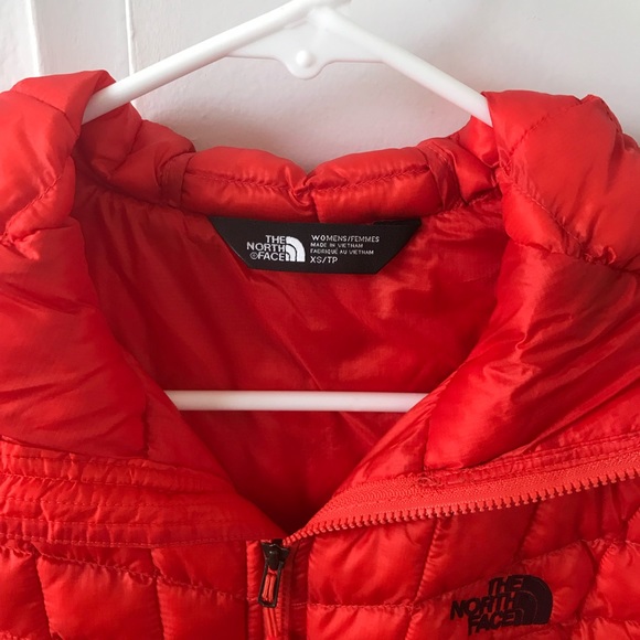 The North Face Red XS Women’s Thermoball Hoodie - Picture 2 of 2